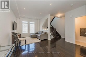 74 Aldersgate Dr in Brampton, ON - Building Photo - Building Photo