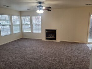 3637 W Babcock Ct in Visalia, CA - Building Photo - Building Photo