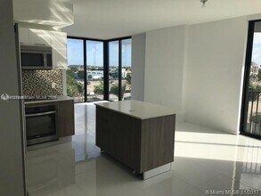 5300 NW 85th Ave in Doral, FL - Building Photo - Building Photo