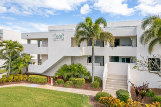 THE BREAKERS in Melbourne Beach, FL - Building Photo - Building Photo