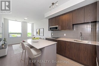 2501-2501 Saw Whet Blvd. in Oakville, ON - Building Photo - Building Photo
