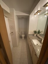 6538 N Northwest Hwy, Unit 2J in Chicago, IL - Building Photo - Building Photo