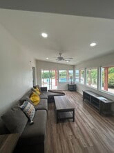 4071 Johnson Dr in Oceanside, CA - Foto de edificio - Building Photo
