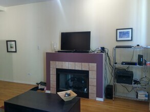 208 W Washington St, Unit 2103 in Chicago, IL - Foto de edificio - Building Photo