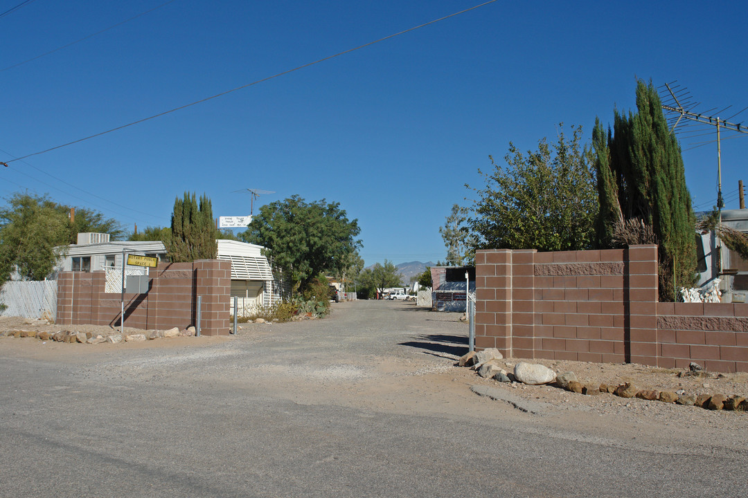 Apache Village in Tucson, AZ - Building Photo