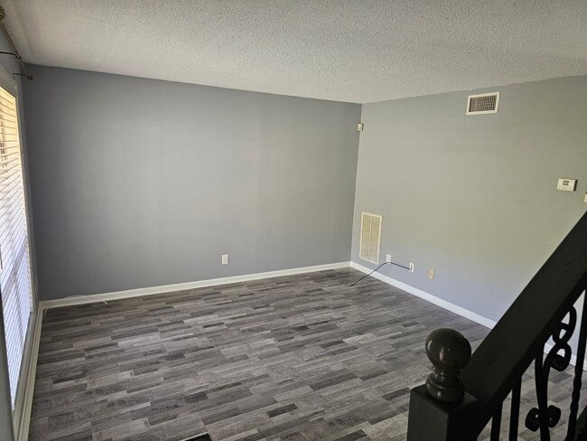 975 Surry Ln in Gastonia, NC - Foto de edificio - Building Photo