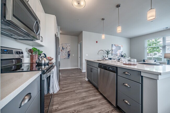 Seasons at Plainfield in Plainfield, IL - Building Photo - Interior Photo