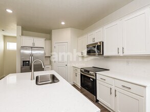 1312 W Mahogany St in Saratoga Springs, UT - Foto de edificio - Building Photo