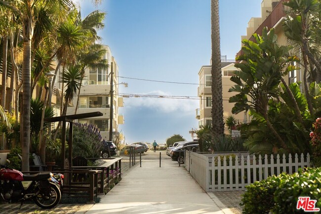 39 Catamaran St in Los Angeles, CA - Foto de edificio - Building Photo