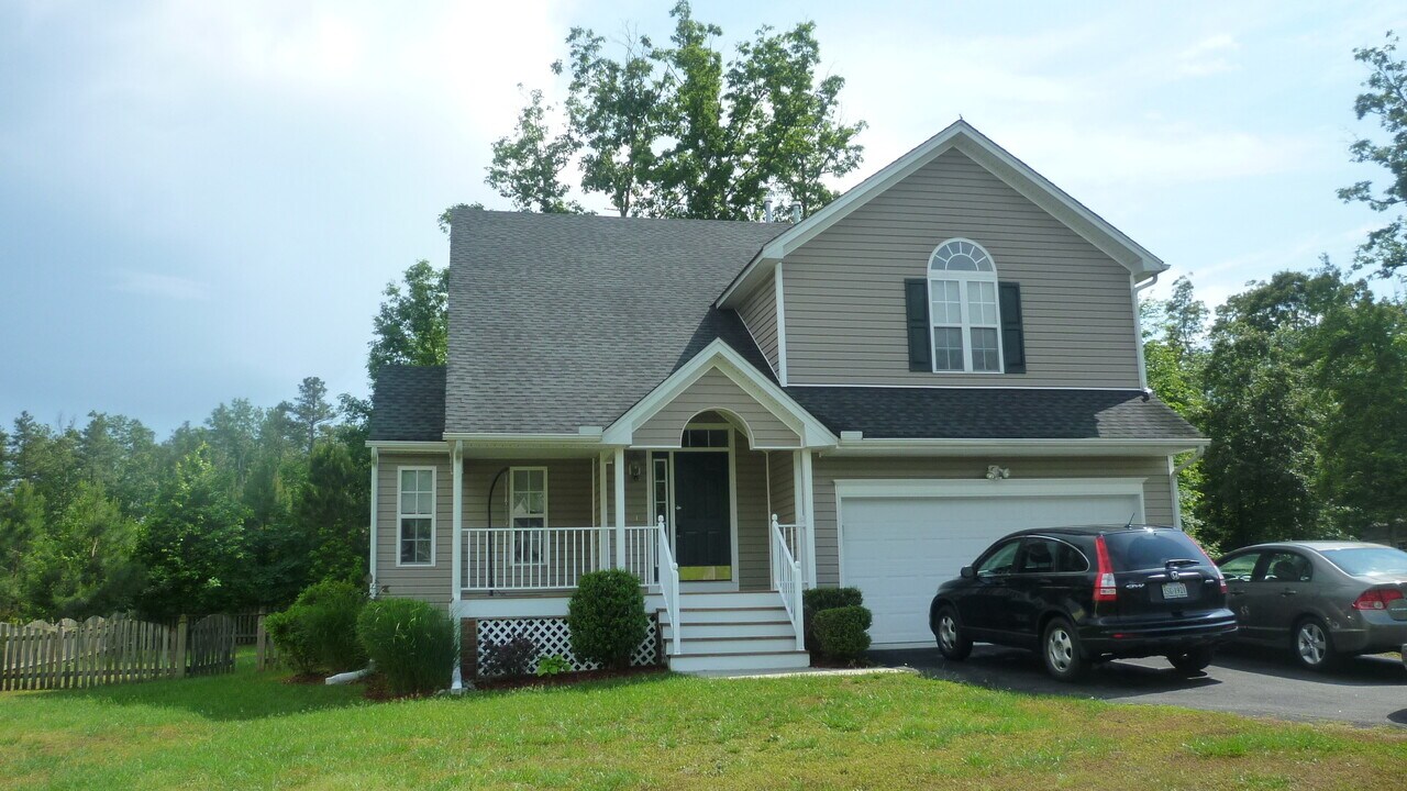 9237 Scotts Bluff Ln in Chesterfield, VA - Building Photo