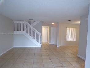 16543 SW 68th Terrace in Miami, FL - Building Photo - Building Photo