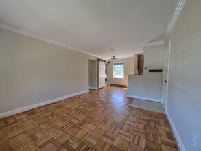 1602 W Abingdon Dr, Unit 201 in Alexandria, VA - Building Photo - Building Photo