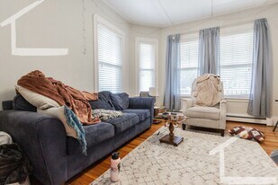 101 Surrey St in Boston, MA - Building Photo