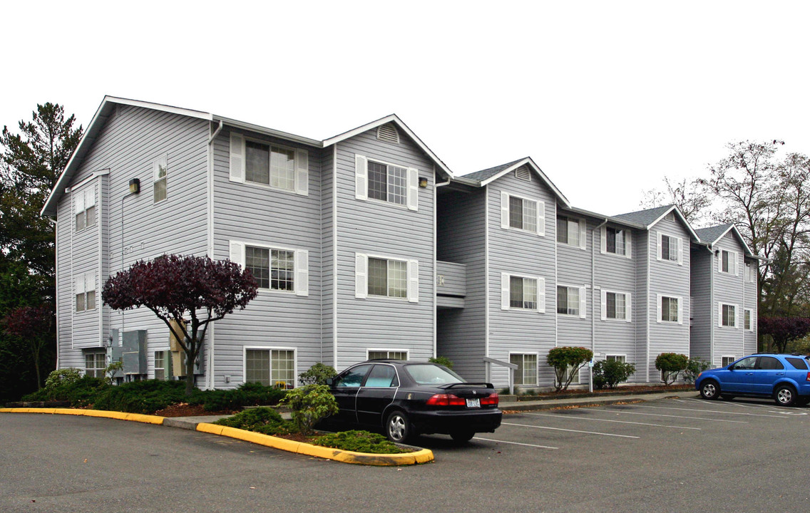 Squire Of Ambaum Apartments in Burien, WA - Building Photo