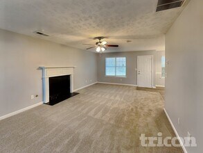 803 Freedom Walk in Locust Grove, GA - Foto de edificio - Building Photo