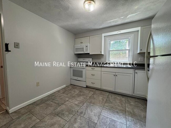 7 Gilchrest St in Thomaston, ME - Building Photo - Building Photo