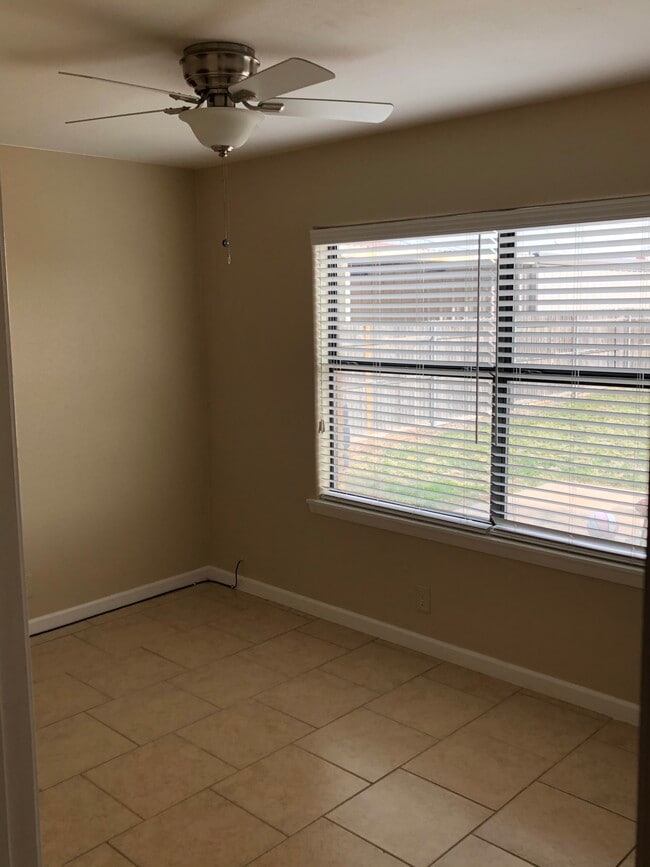 4703 W Illinois Ave, Unit A in Midland, TX - Foto de edificio - Building Photo