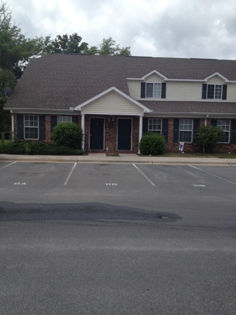 property at 11 Guinevere Ln
