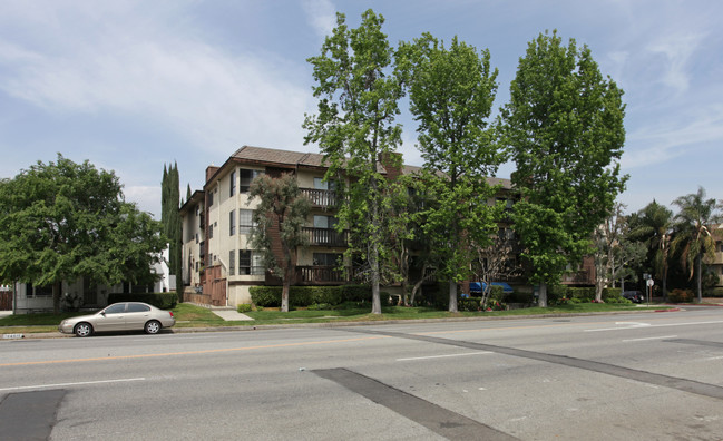 Riverside Apartments in Sherman Oaks, CA - Building Photo - Building Photo