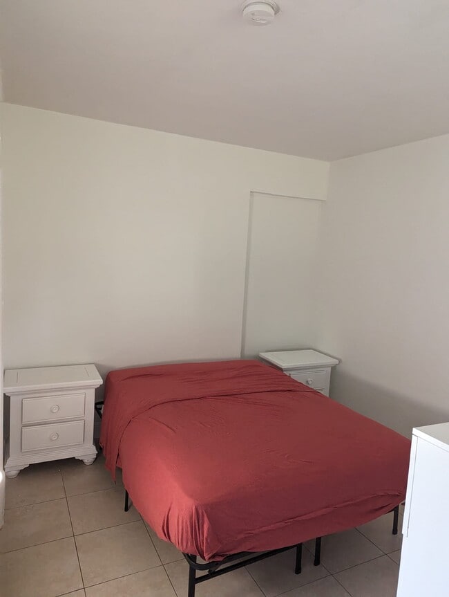 808 NE 8th St in Hallandale Beach, FL - Building Photo - Building Photo