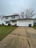 7741 Walcott St in Portage, MI - Building Photo