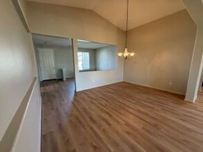 12113 Sundance Canyon Dr in Bakersfield, CA - Building Photo - Building Photo