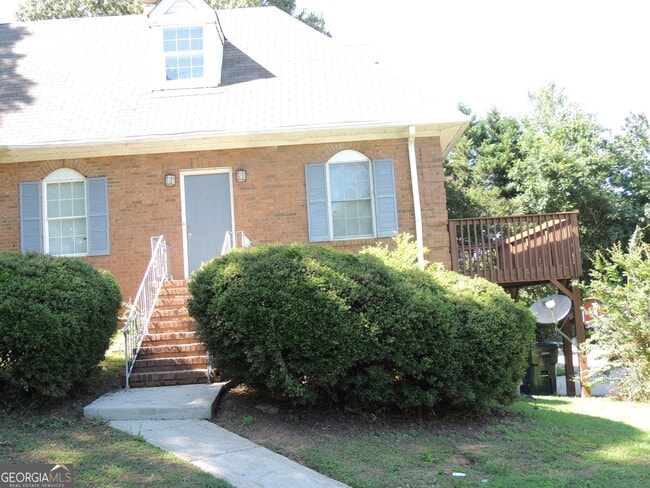 property at 940 Park Pl NE