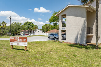 Chateaux Versailles Condominiums in St. Petersburg, FL - Building Photo - Building Photo