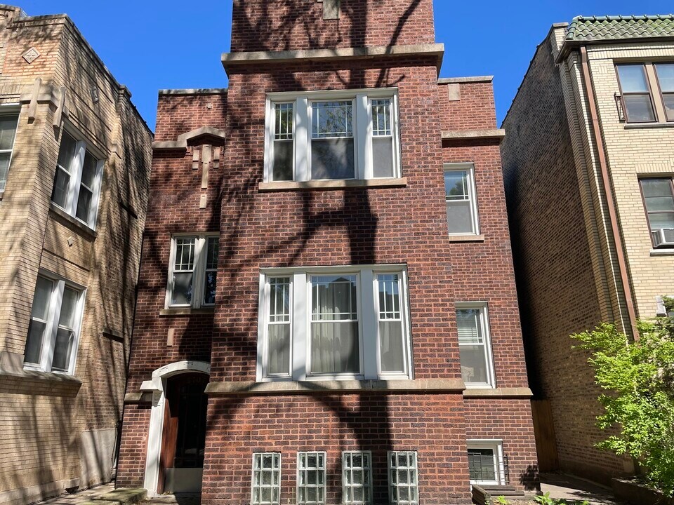 5707 N Campbell Ave in Chicago, IL - Building Photo