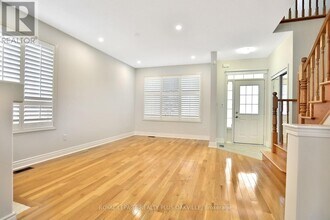 2565 Falkland Crescent in Oakville, ON - Building Photo - Building Photo