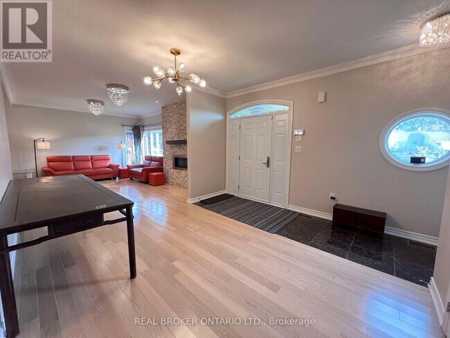 30 Meadowacres Dr in Toronto, ON - Building Photo - Building Photo