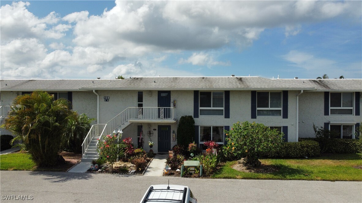 108 Penny Ln in Naples, FL - Building Photo