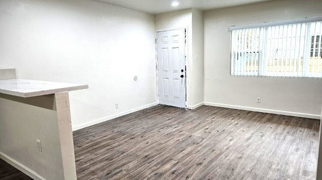 11516 Eucalyptus Ave in Hawthorne, CA - Building Photo - Building Photo