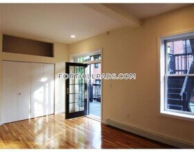 59 Fort Ave, Unit 3 in Boston, MA - Foto de edificio - Building Photo