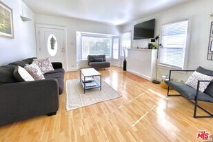 8655 Clifton Wy in Beverly Hills, CA - Building Photo