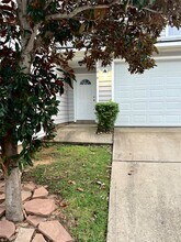 176 Binnacle Ct in Willis, TX - Building Photo - Building Photo