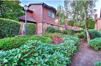 1726 157th Ave NE, Unit Nottingham in Bellevue, WA - Foto de edificio - Building Photo