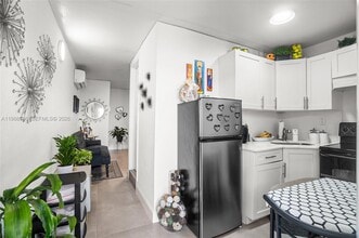 7695 NW 178th Terrace in Hialeah, FL - Building Photo - Building Photo