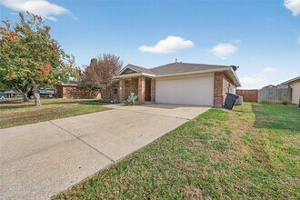 145 Brushy Creek Ln in Terrell, TX - Foto de edificio - Building Photo