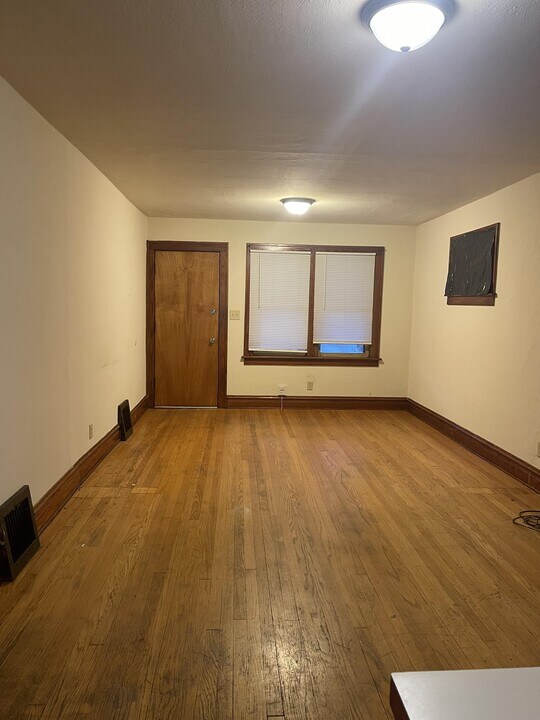 206 S Gretta Ave in Waukegan, IL - Building Photo