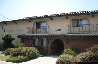 La Reina Apartments