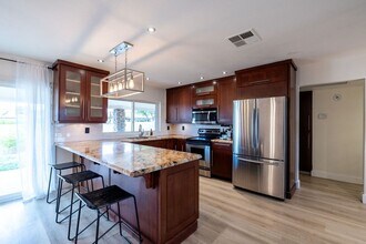 802 E Caribbean Ln in Phoenix, AZ - Building Photo - Building Photo