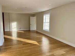 108 South St in Oyster Bay, NY - Building Photo - Building Photo