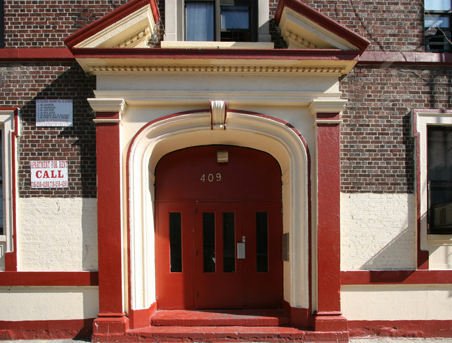 409 E 21st St in Brooklyn, NY - Foto de edificio - Building Photo