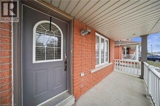 2502 Postmaster Dr in Oakville, ON - Building Photo - Building Photo