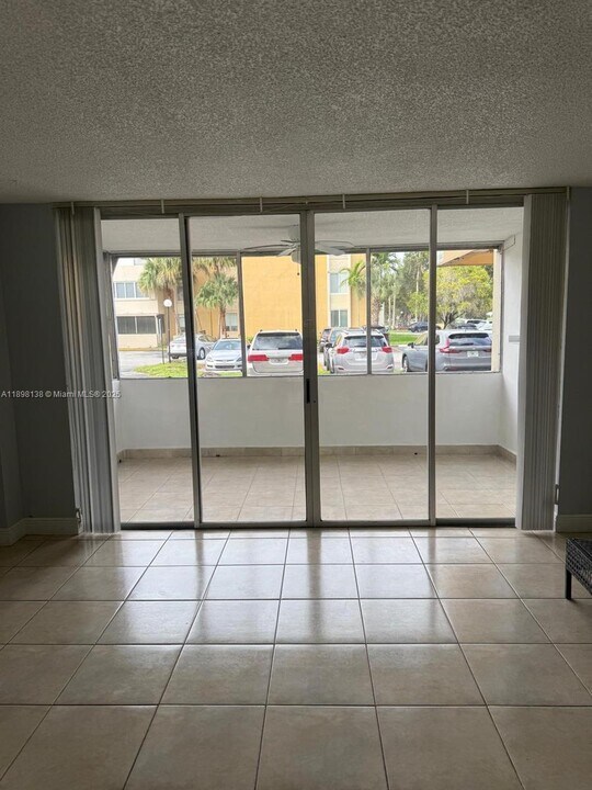 6831 SW 147th Ave in Miami, FL - Building Photo