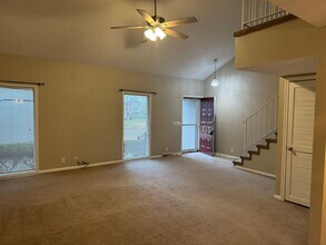 12063 Burdette Cir in Omaha, NE - Foto de edificio - Building Photo