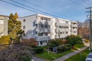 1050 Park Blvd in Victoria, BC - Building Photo