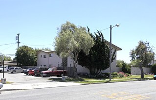 929-945 University Ave in Salinas, CA - Building Photo
