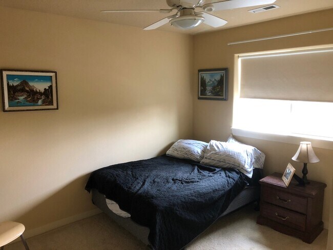 605 E Columbia Dr in Newberg, OR - Building Photo - Building Photo